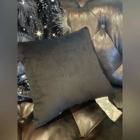 SKULL Black And Silver Sparkly Reversible Sequins Gothic Halloween Throw Pillow - Picture 4 of 6